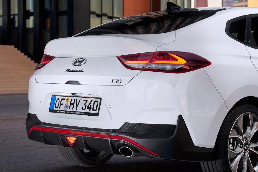Детали экстерьера Hyundai i30 Fastback N Line 2018 года  (WW) (фото 8 из 35)